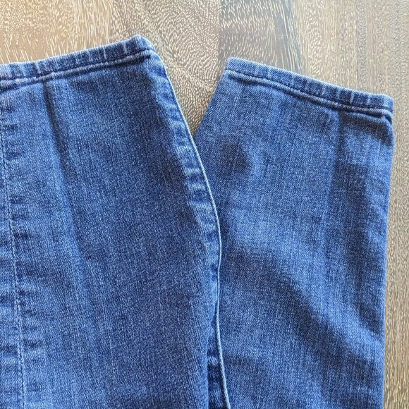 7 For All Mankind Gwenevere Medium Wash Distressed Low Rise Blue Jeans, Size 25 - Picture 6 of 10
